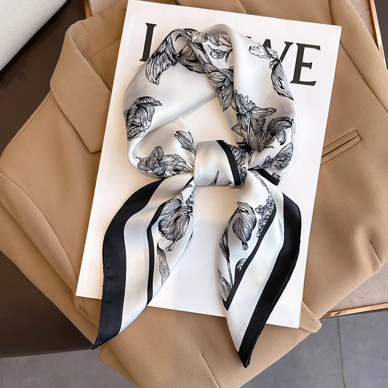 Luxury Bags China - 70*70cm Luxuriöses Seidentuch mit Blumenmuster für